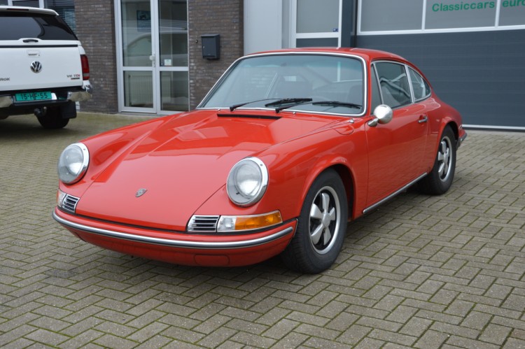 Porsche 911 T Coupe 2.2 Bahia red Matchingnumbers