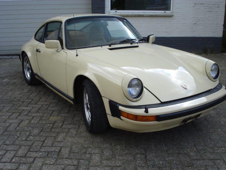 Porsche 911  3.0 SC Sunroof coupe